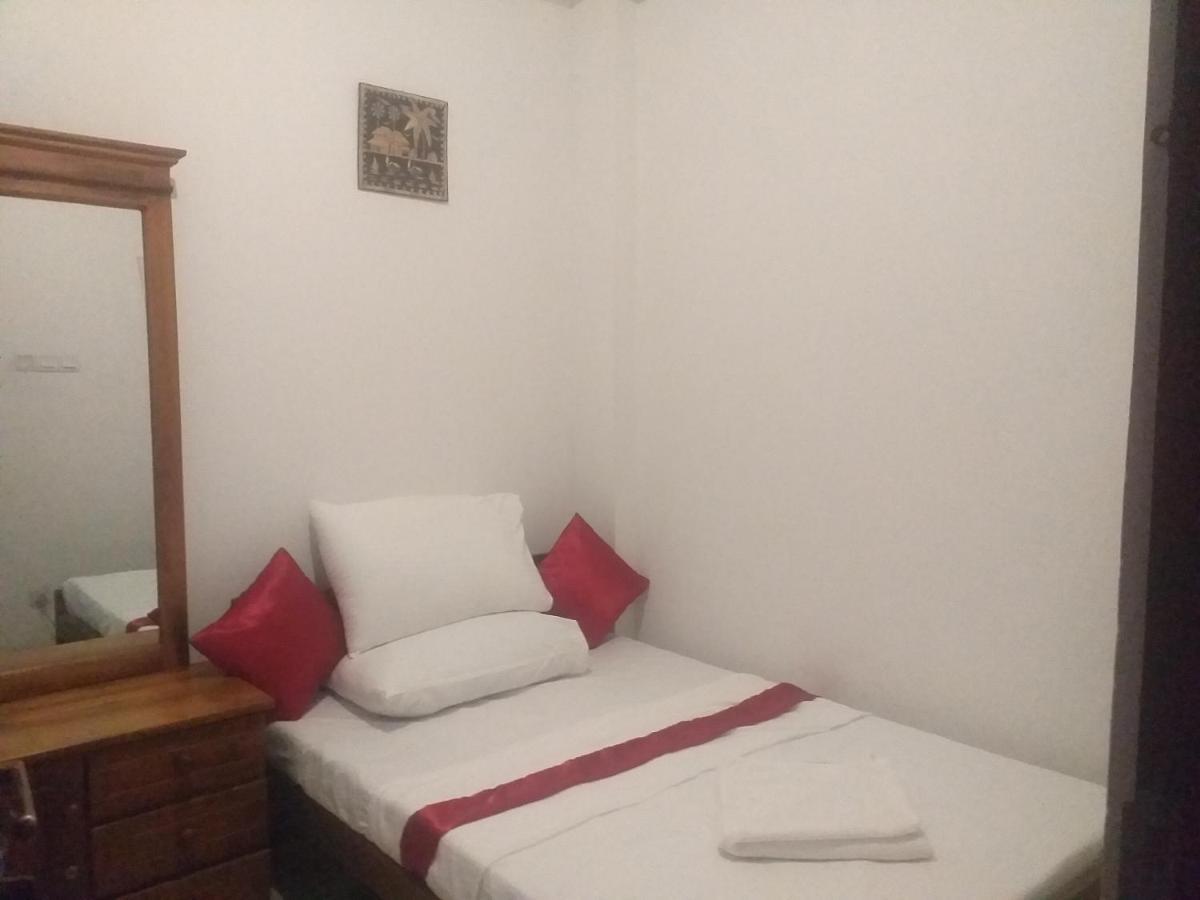 De Mansion Hotels Katugastota Luaran gambar