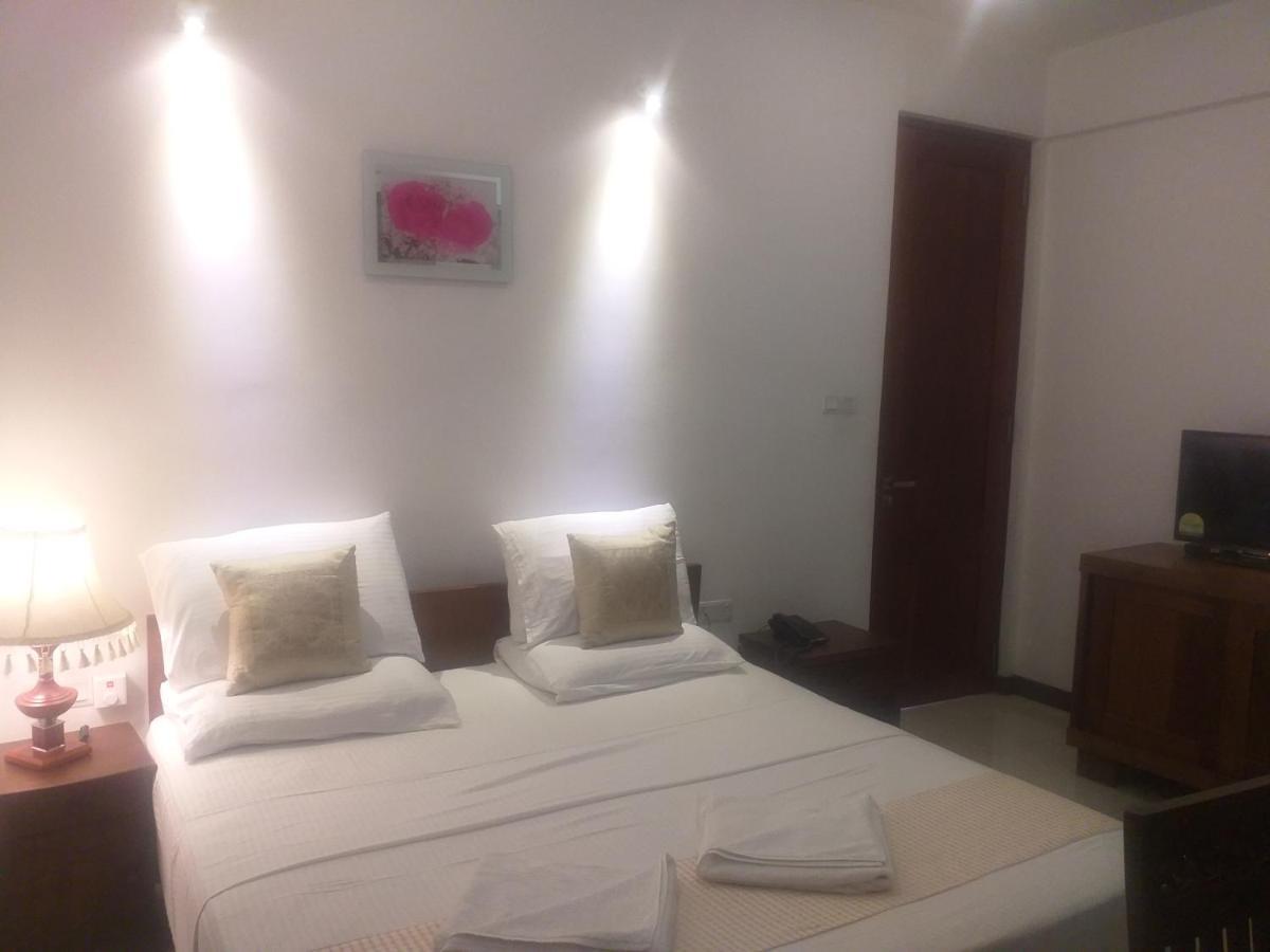 De Mansion Hotels Katugastota Luaran gambar
