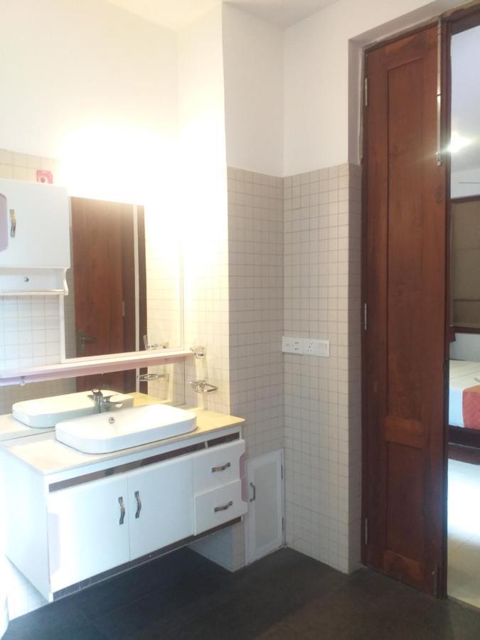 De Mansion Hotels Katugastota Luaran gambar