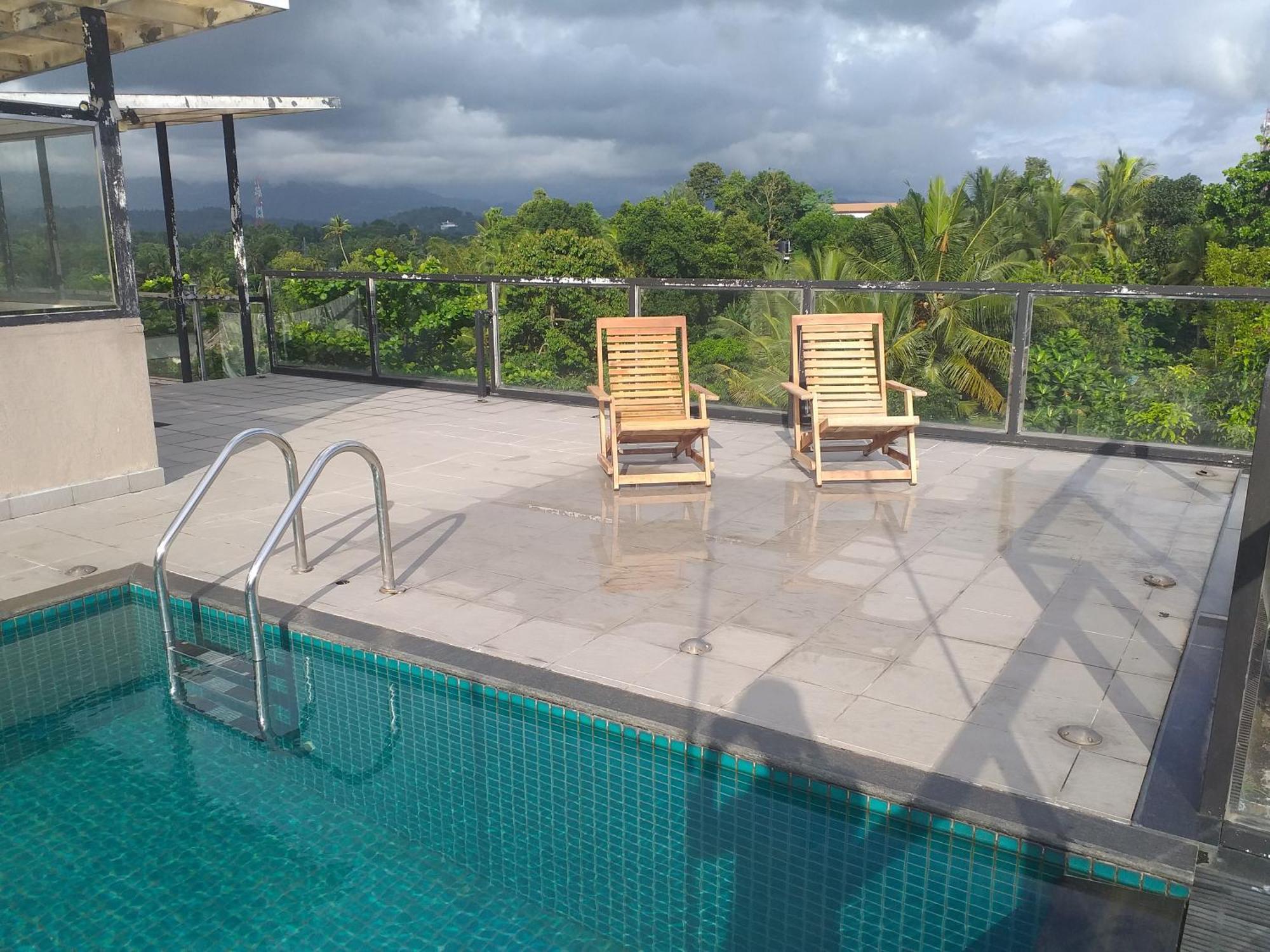 De Mansion Hotels Katugastota Luaran gambar