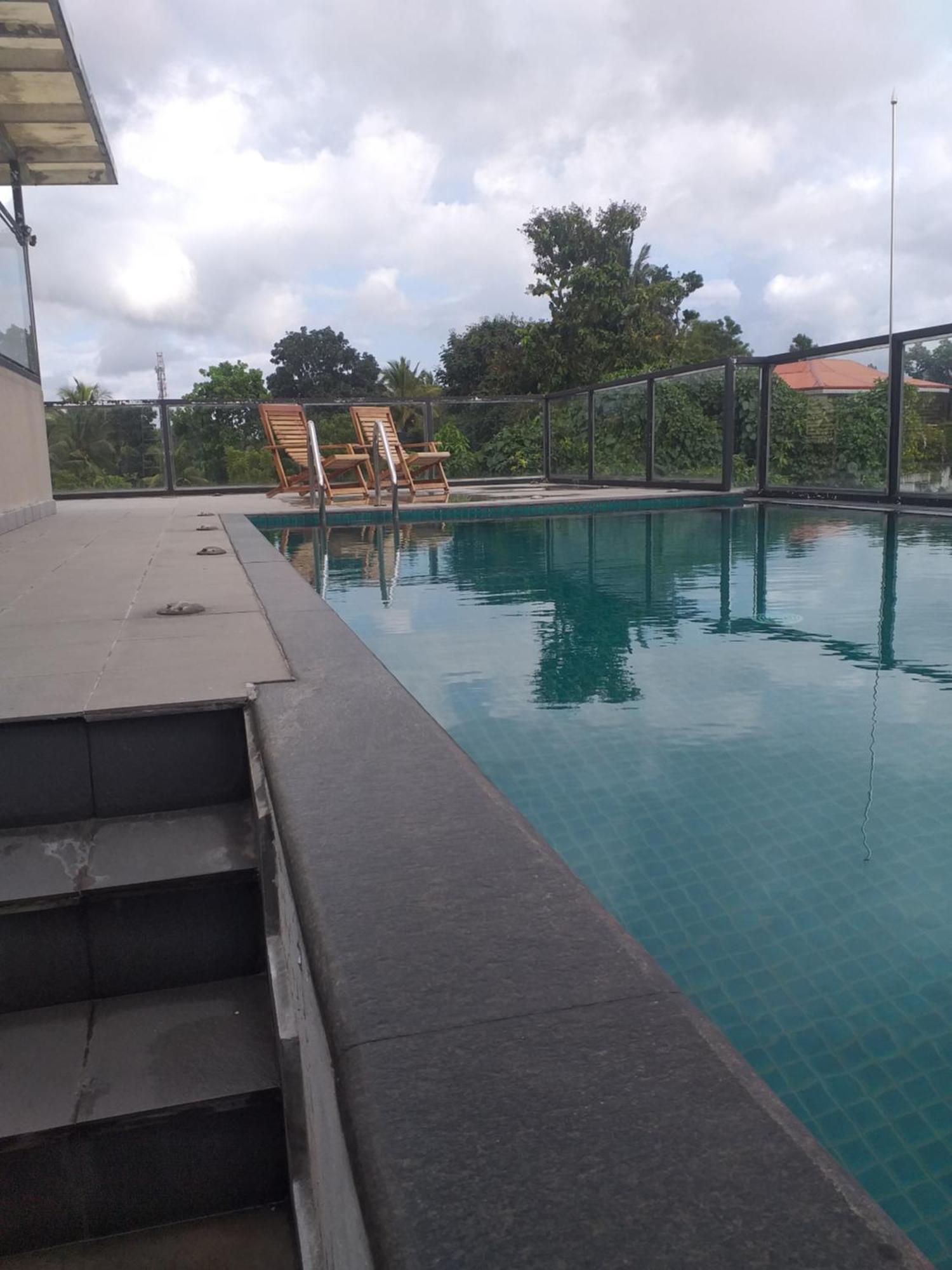 De Mansion Hotels Katugastota Luaran gambar